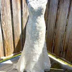 Essence of Australia Elegant Lace Wedding Dress Size 8 petite
